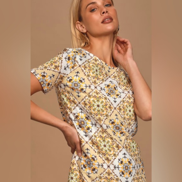 Lulu's|Dandy lion short sleeve patterned shift dress in mustard yellow•••boho - Picture 2 of 14